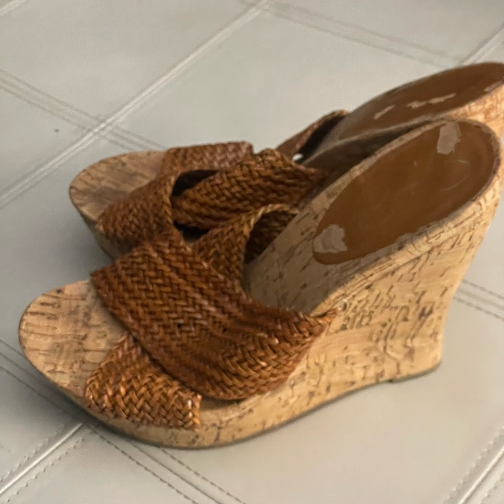 Jessica Simpson wooden platform sandals 
Size8 in great used condition!